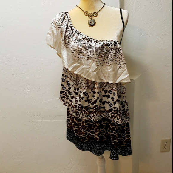 BEBE One shoulder ruffled top. - Picture 1 of 5